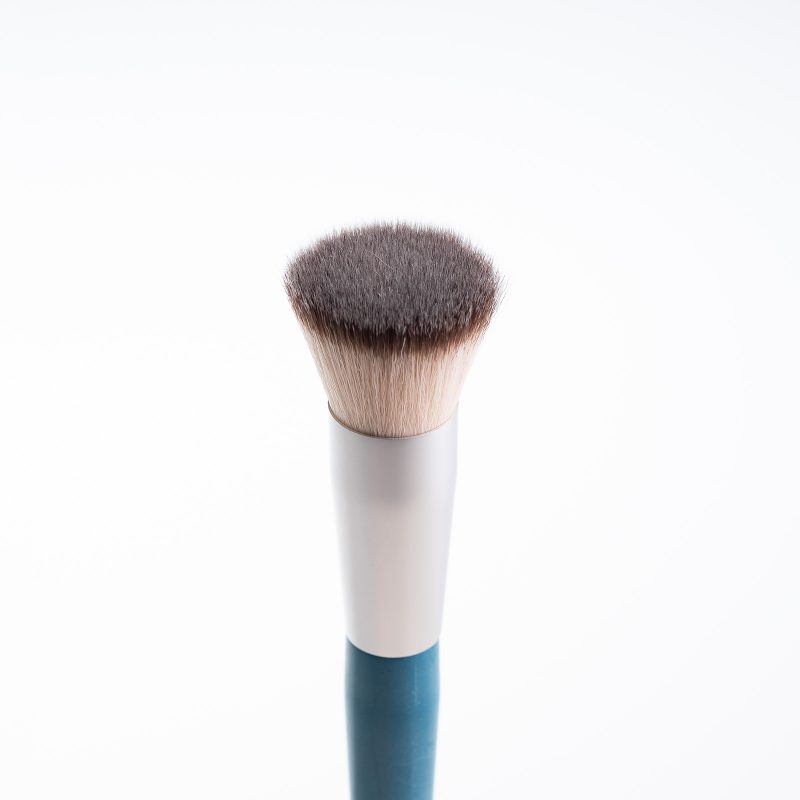 04 | CONTOURING BRUSH
