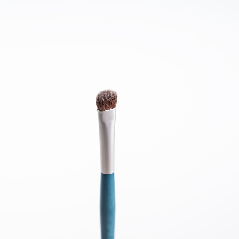 06 | EYESHADOW BRUSH